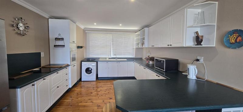 6 Bedroom Property for Sale in Reebok Western Cape